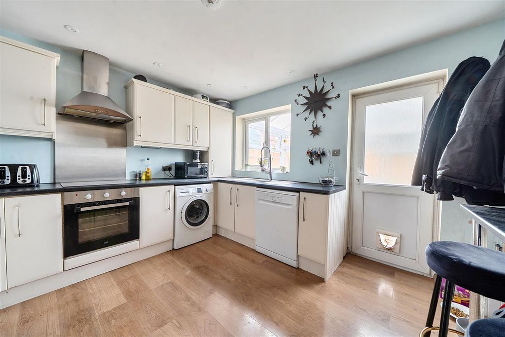 Property photo 2 of 14 Kitchen