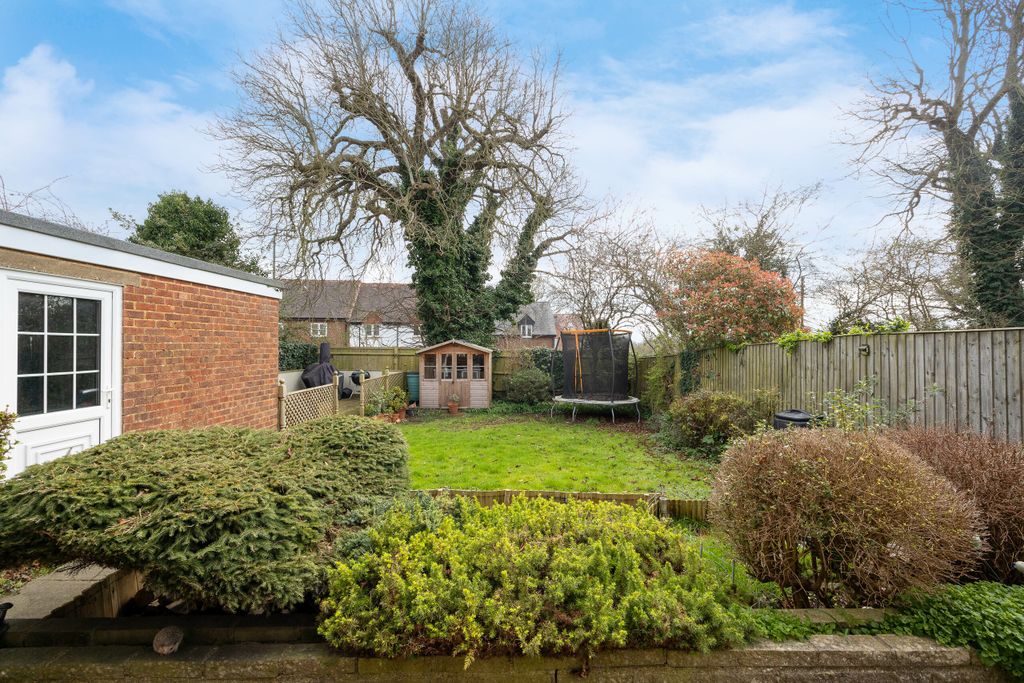 Property photo 3 of 17 1 Barnet Way, Hp22 5Dn-37