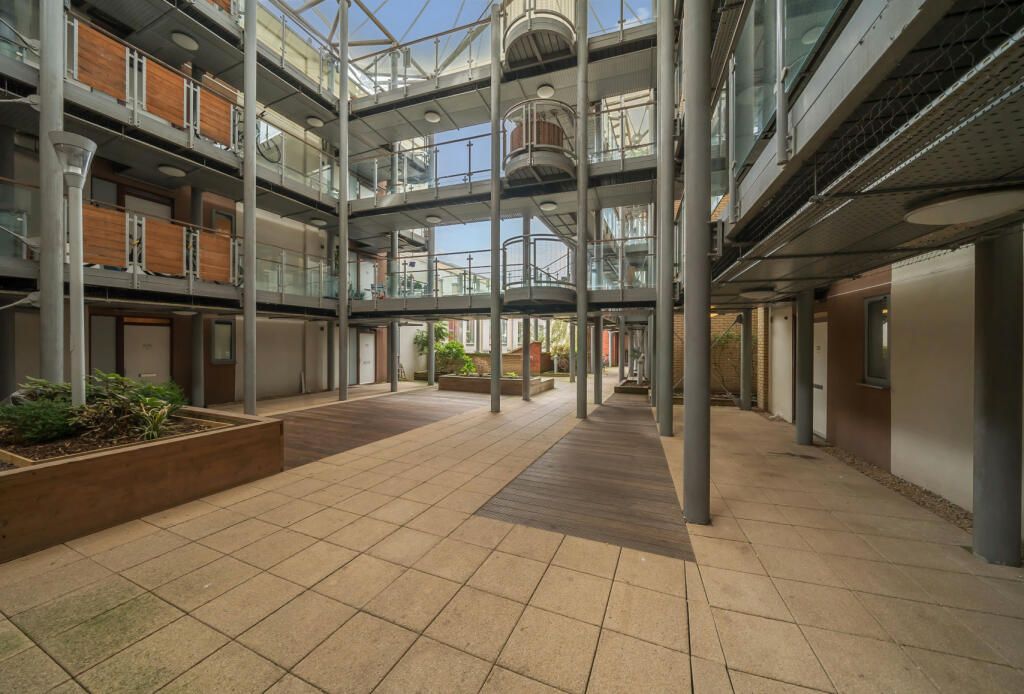 Property photo 1 of 12 Building