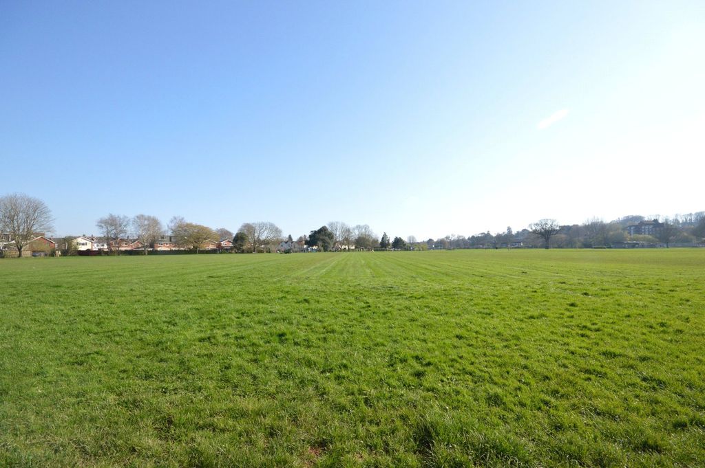 Property photo 2 of 18 Park