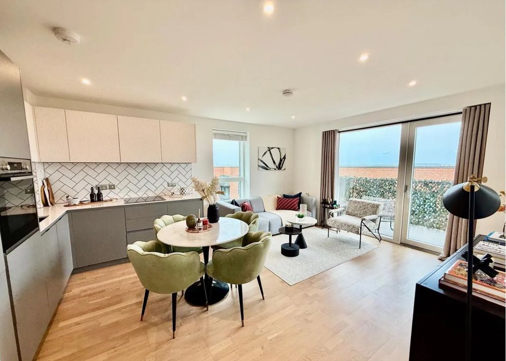 Property photo 1 of 12