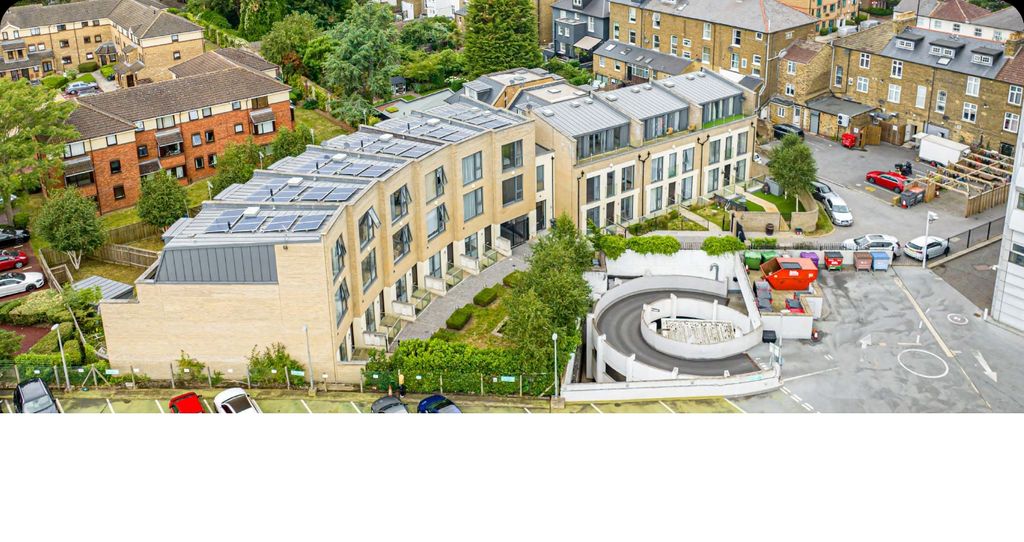 Property photo 2 of 28