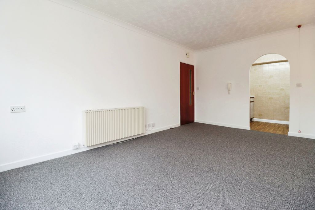Property photo 3 of 11 Living Room
