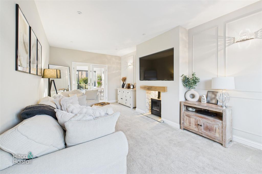 Property photo 2 of 23 Whittycroft Drive