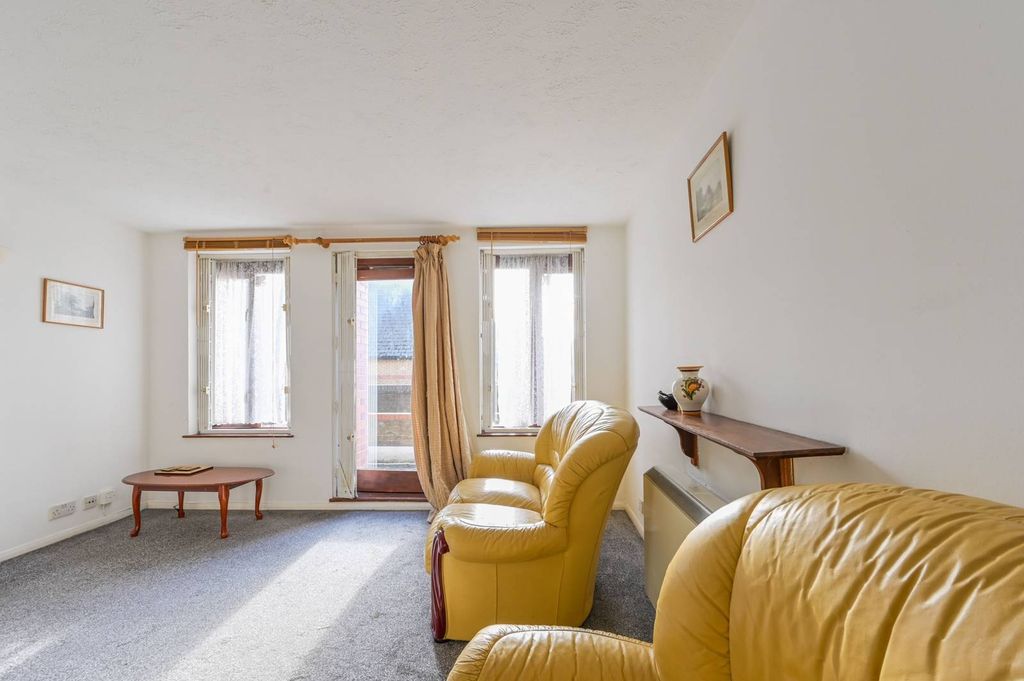 Property photo 3 of 8