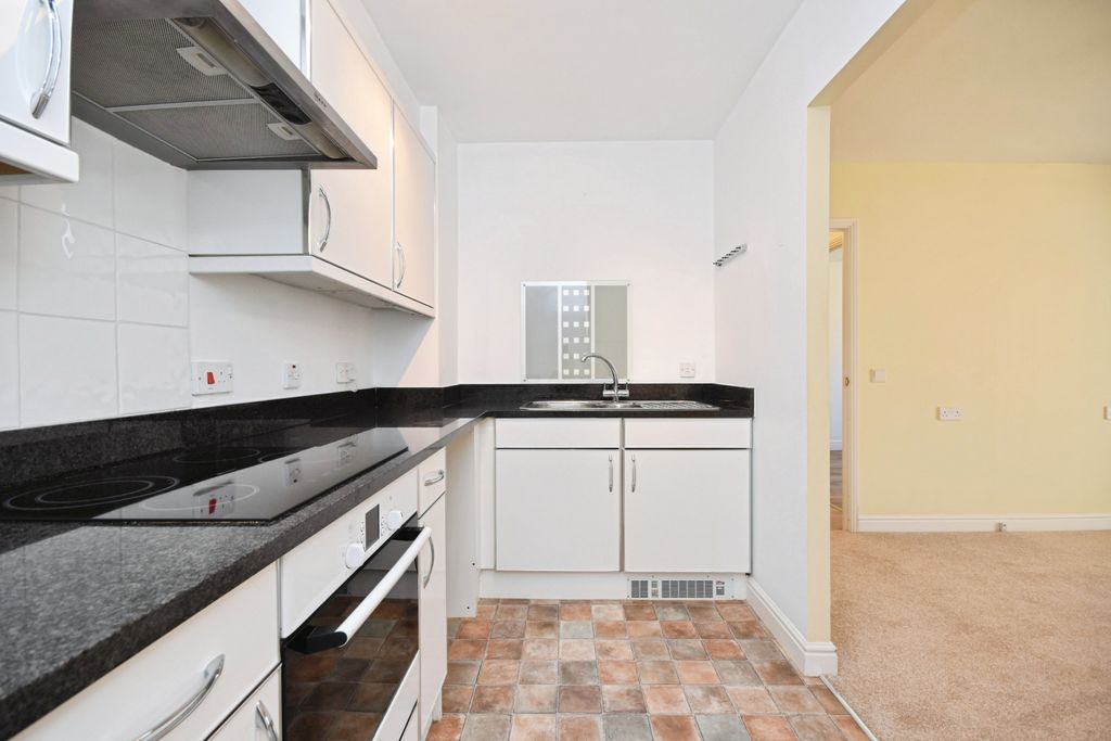 Property photo 3 of 11 Kitchen