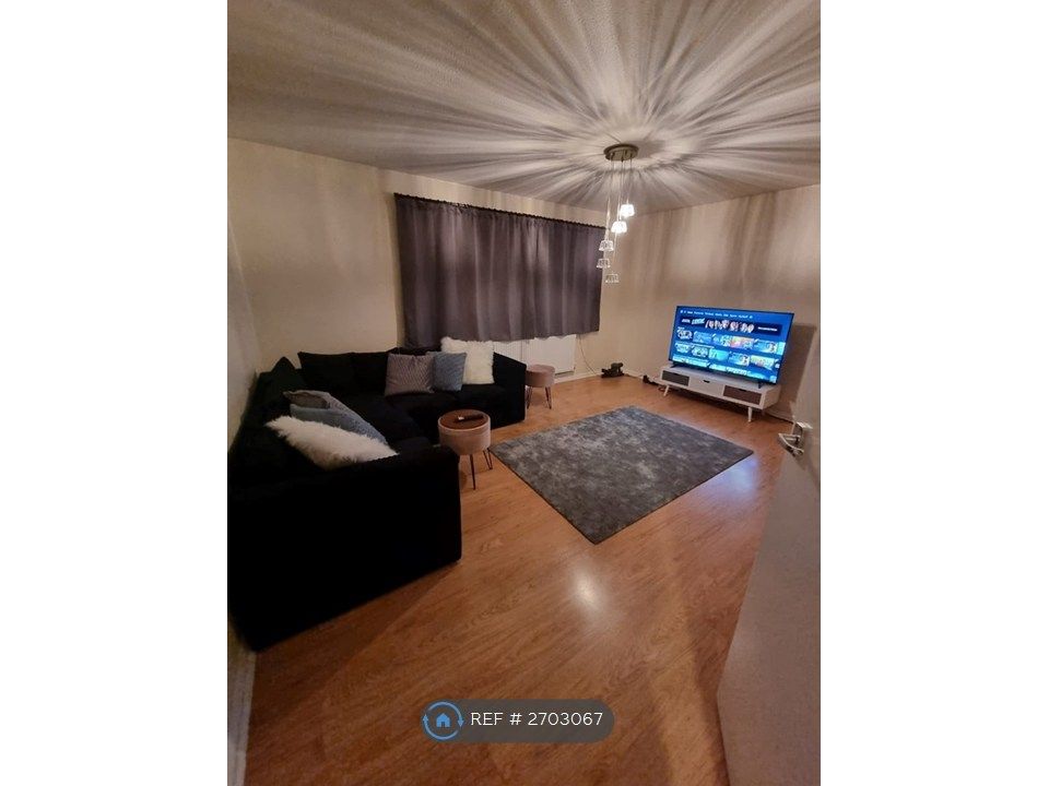 Property photo 1 of 5 Living Room