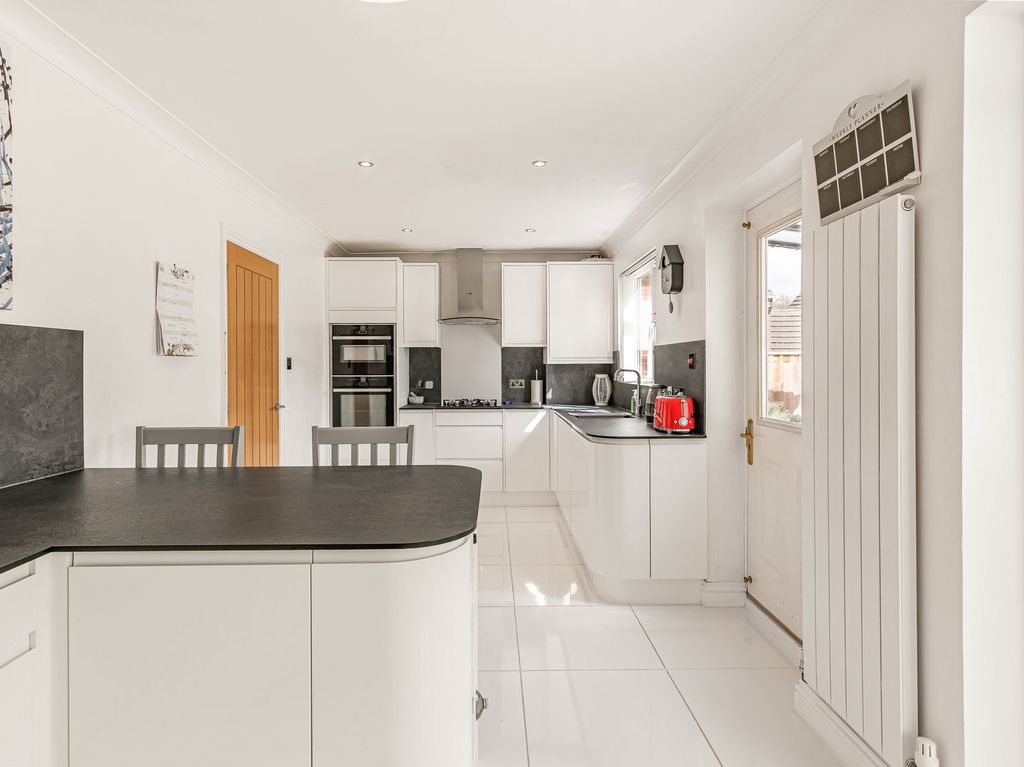 Property photo 2 of 26