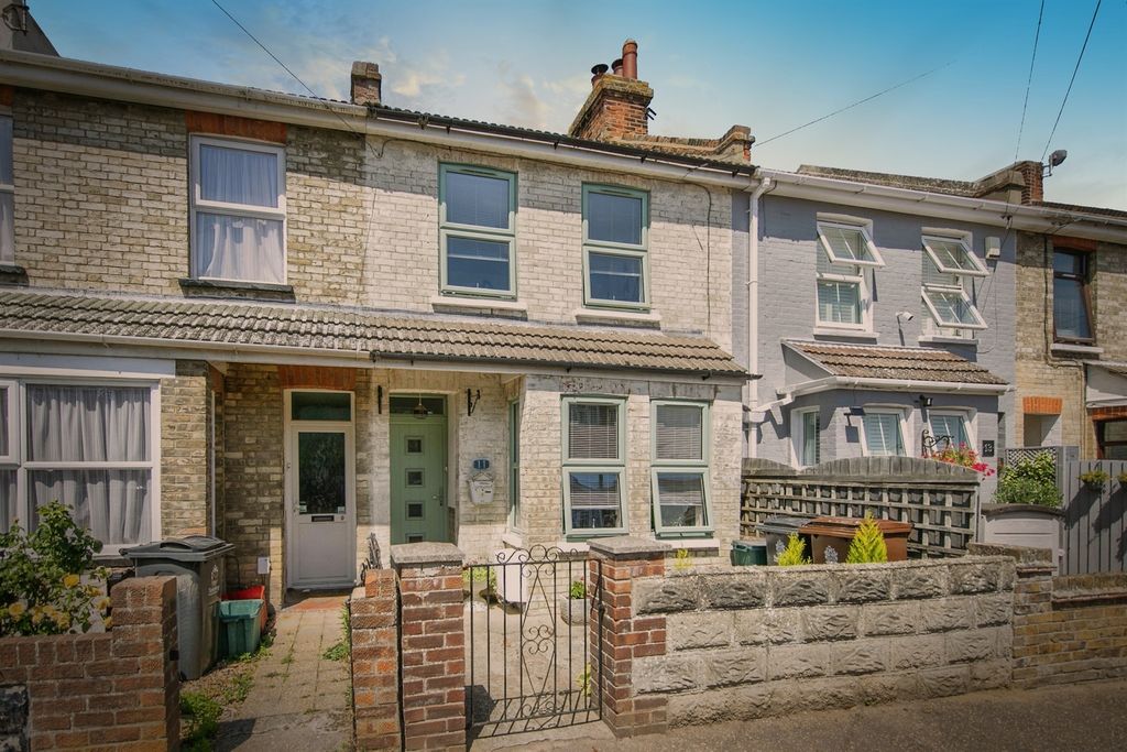 Property photo 2 of 17