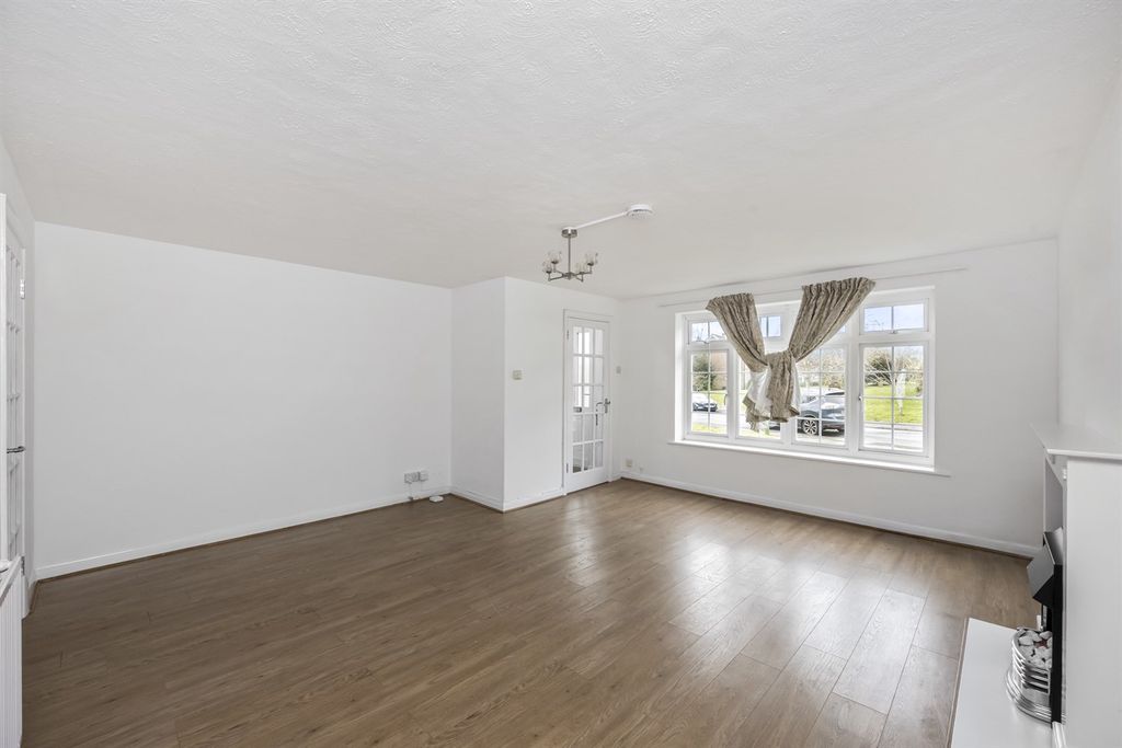 Property photo 3 of 7 Living/Dining Room
