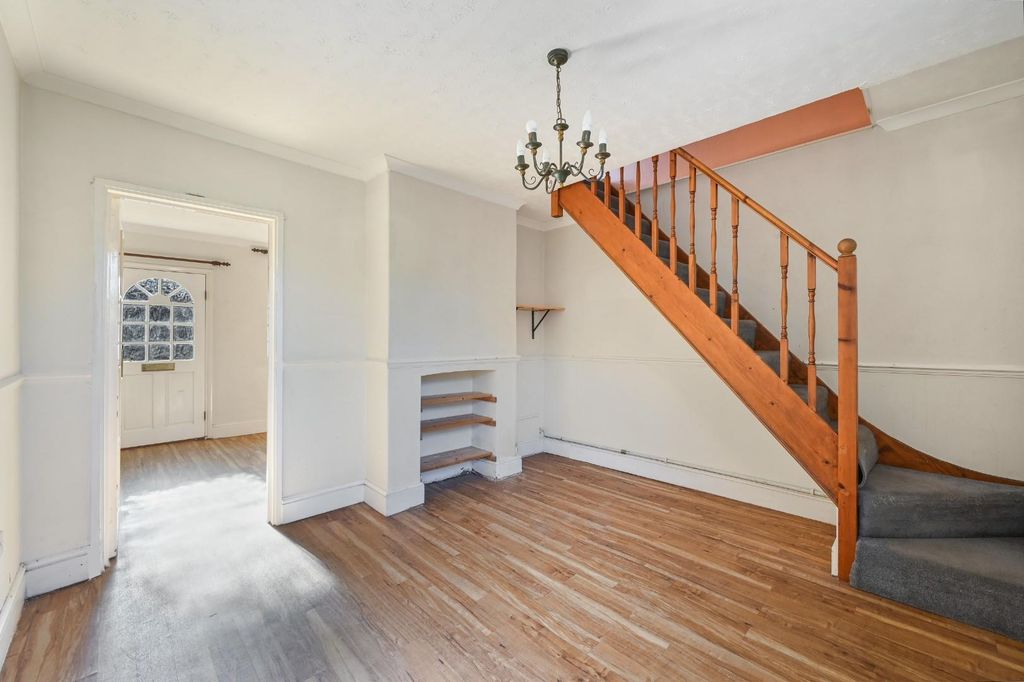 Property photo 3 of 13 Meadow Walk (4).Jpg