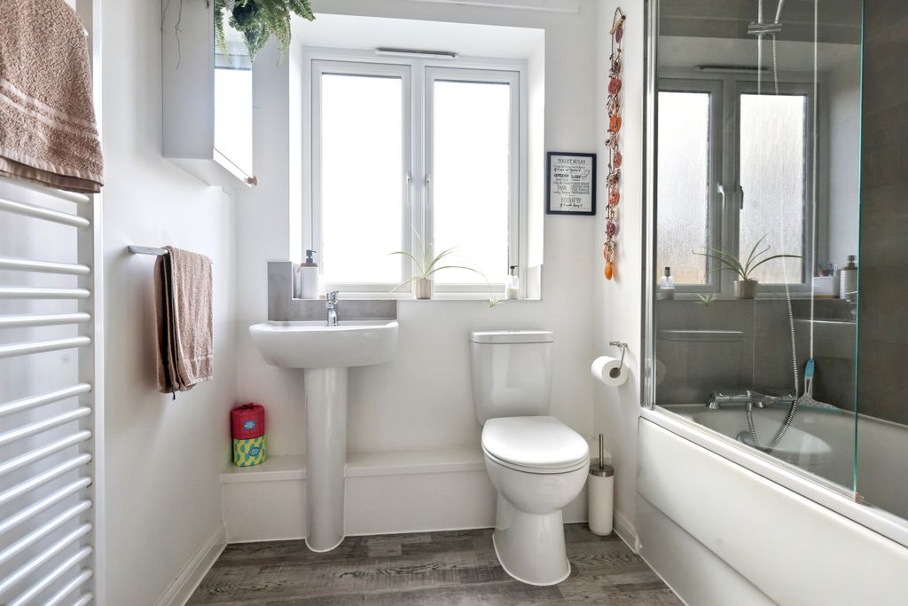 Additional image 10 of 1 bed flat for saleFlat 9 Merlin House, Centenary Way, Witney OX29