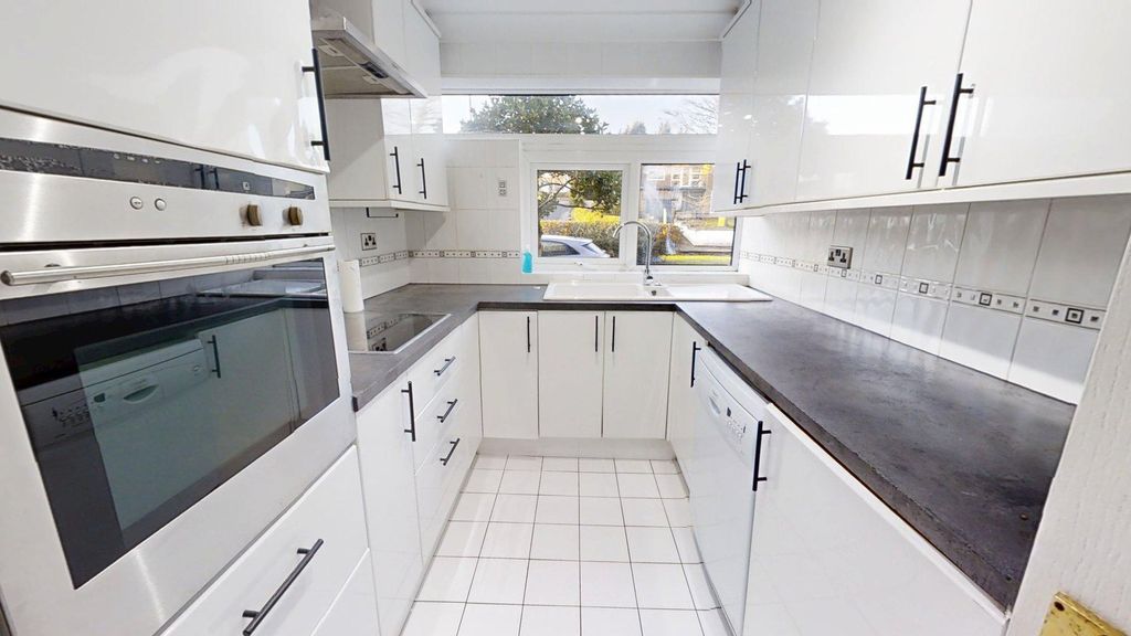 Property photo 2 of 12 Kitchen