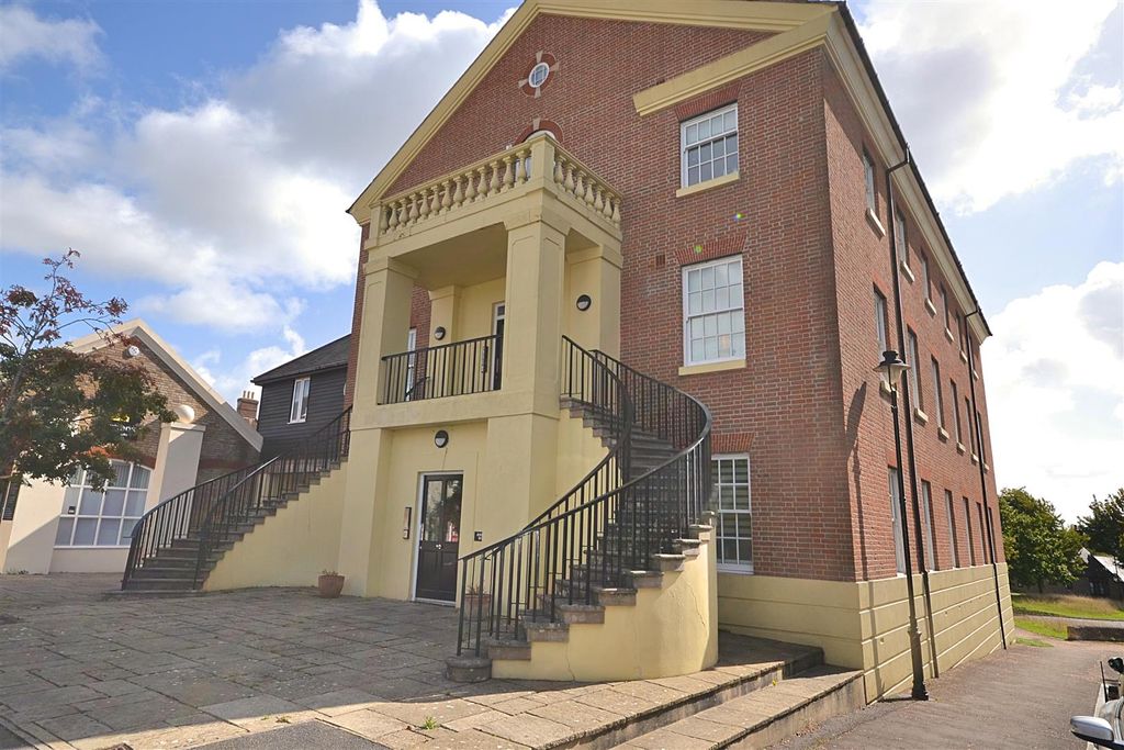 Property photo 1 of 8 18 (2).Png