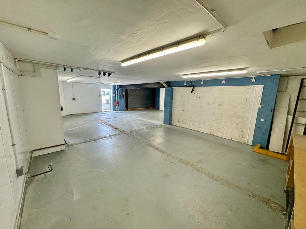 Property photo 3 of 8 E179E4B2-55Ff-429d-849A-0F3B4c659518