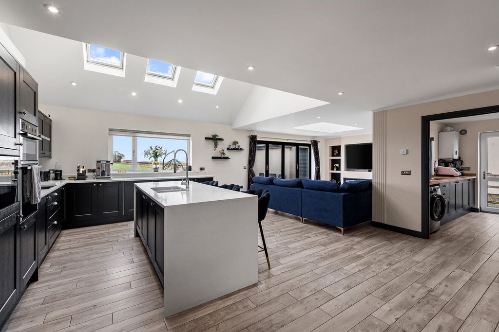 Property photo 2 of 35