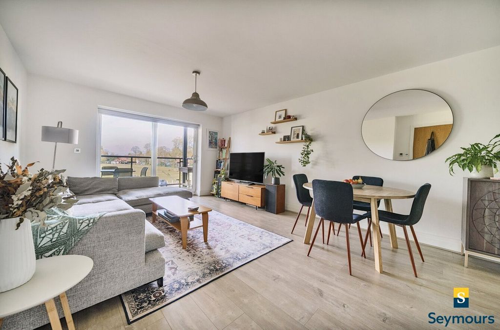 Property photo 2 of 15 Living Room/Dining