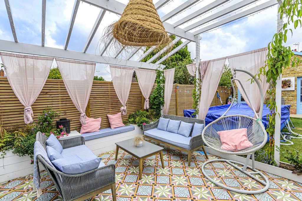 Property photo 3 of 15 Conservatory