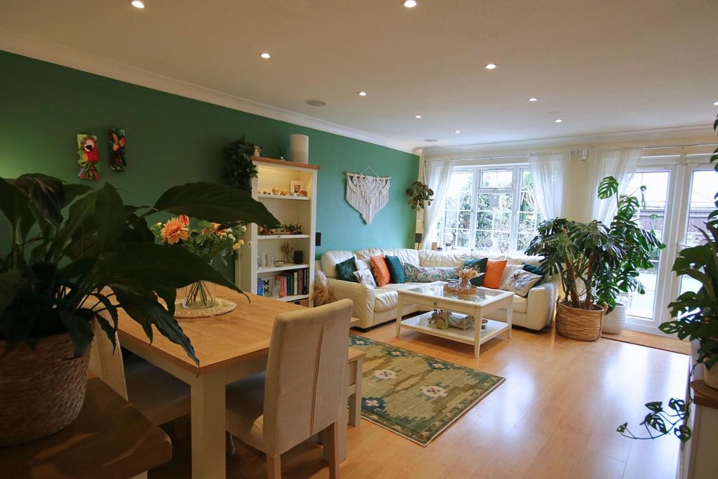 Property photo 2 of 16 liv3 (10).Jpg