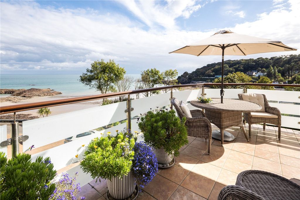 Property photo 3 of 19 Balcony