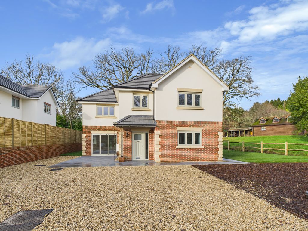 Property photo 3 of 36 Cam05068G0-Pr0061-Still009