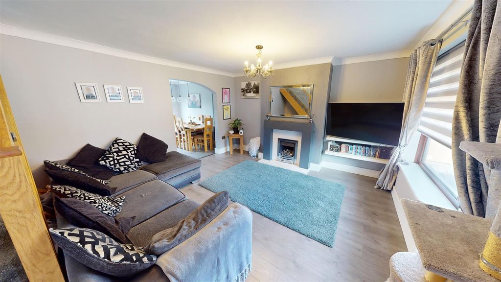 Property photo 2 of 22 Clipsley Crescent Living Room