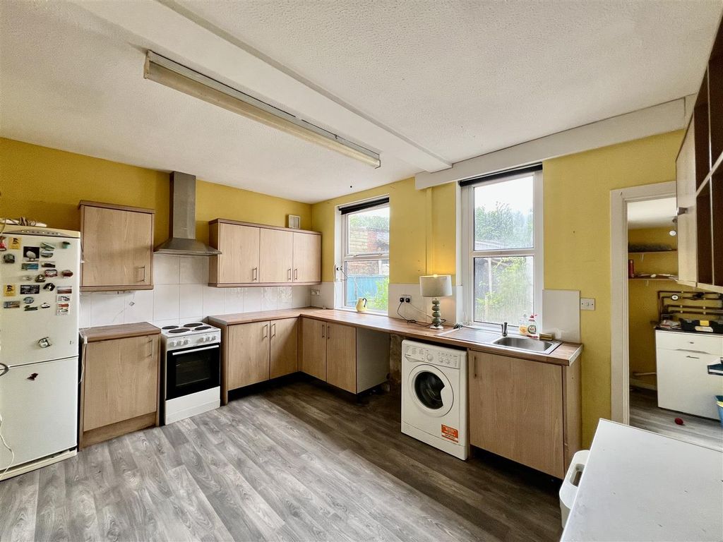 Property photo 3 of 24 Kitchen