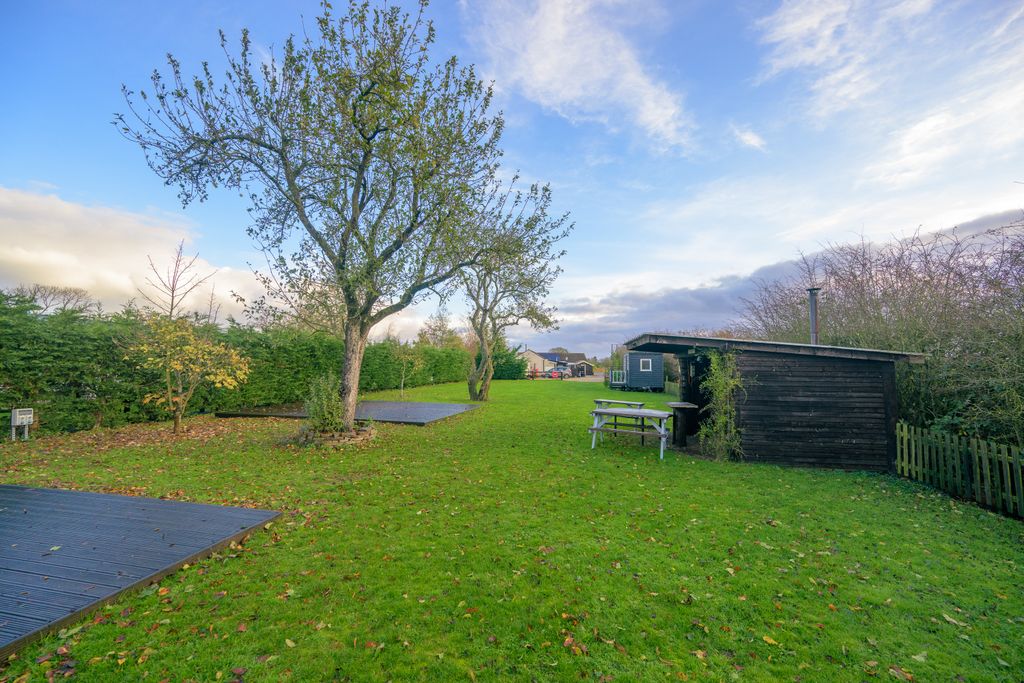 Property photo 2 of 37