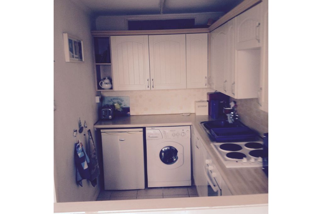 Property photo 3 of 8 Kitchen
