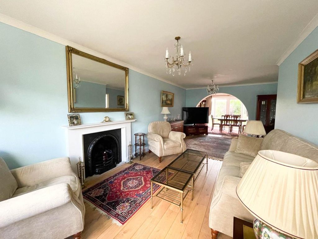 Property photo 2 of 33 B3A466E4-E1B0-4348-848d-4Fca0B59Bc05.Jpg