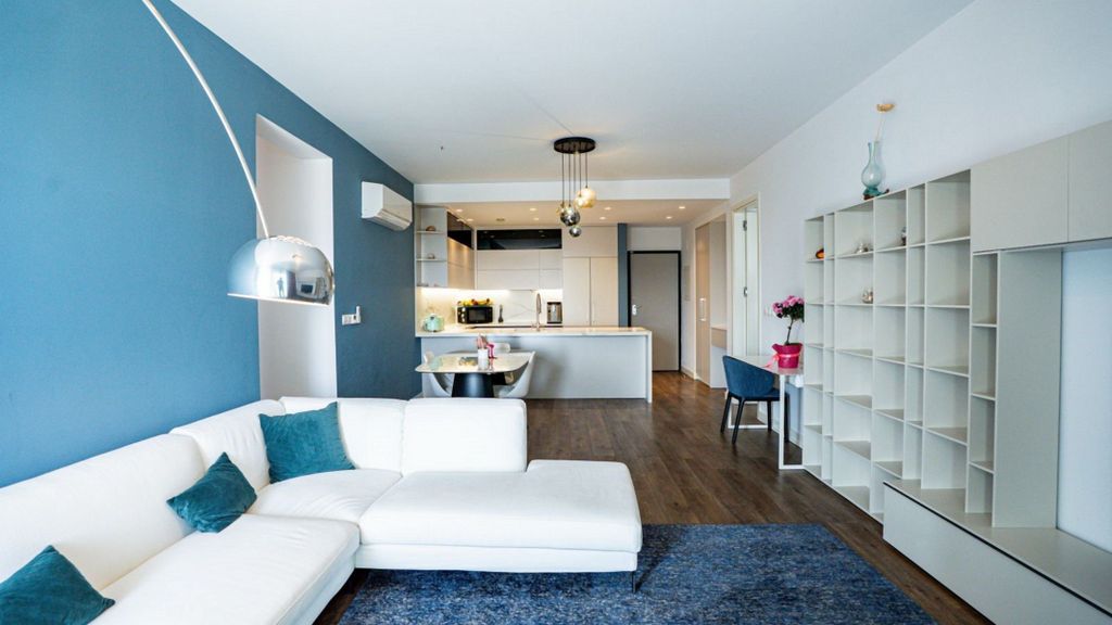 Property photo 2 of 28