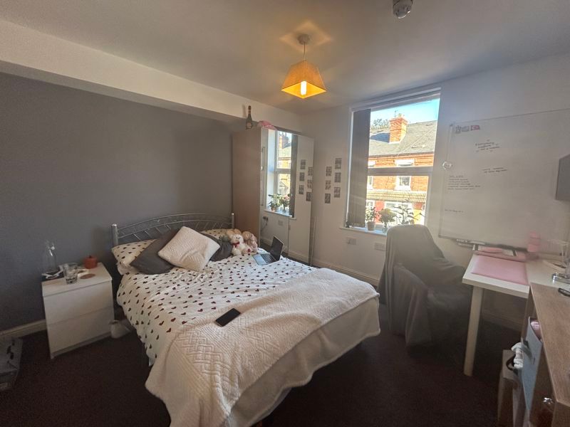 Property photo 1 of 8 Photo 8