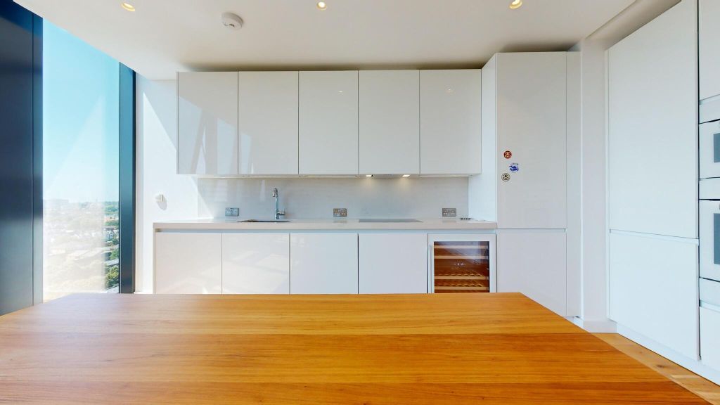 Property photo 2 of 24 Kitchen