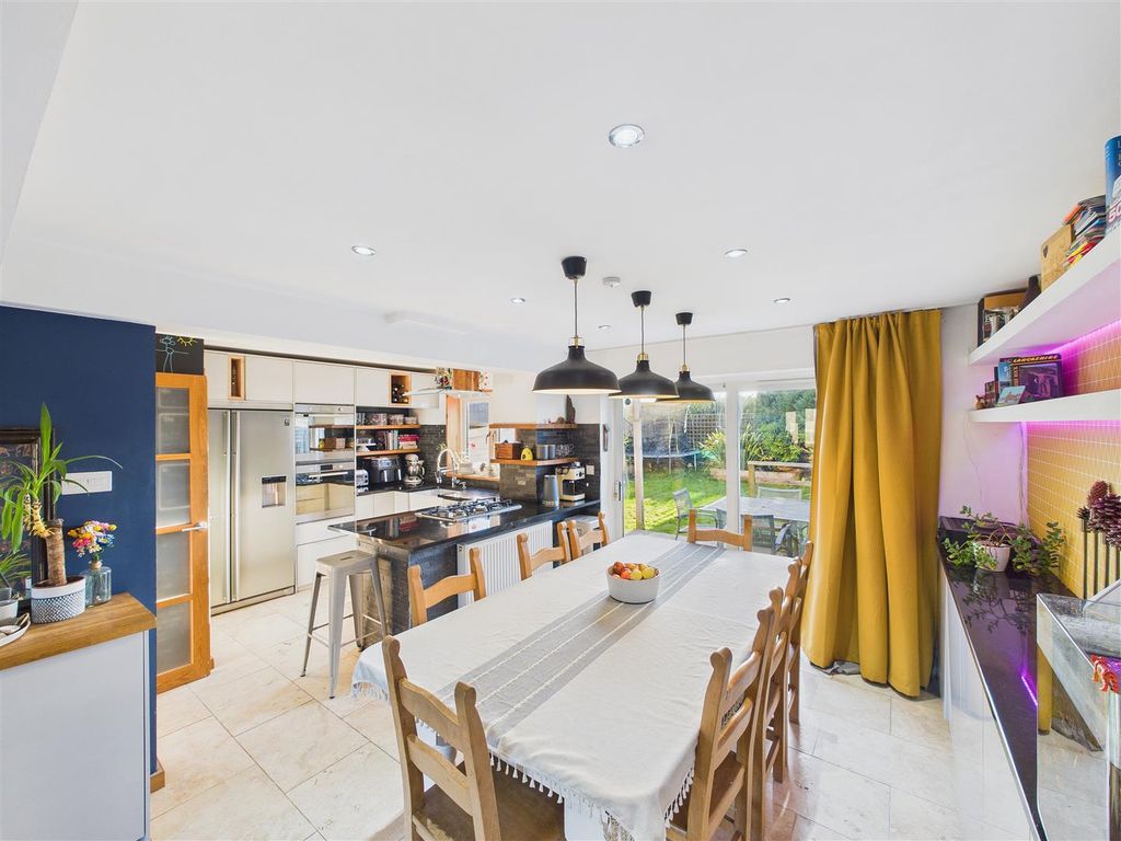 Property photo 3 of 22 Cam01407G0-Pr0038-Still009.Jpg