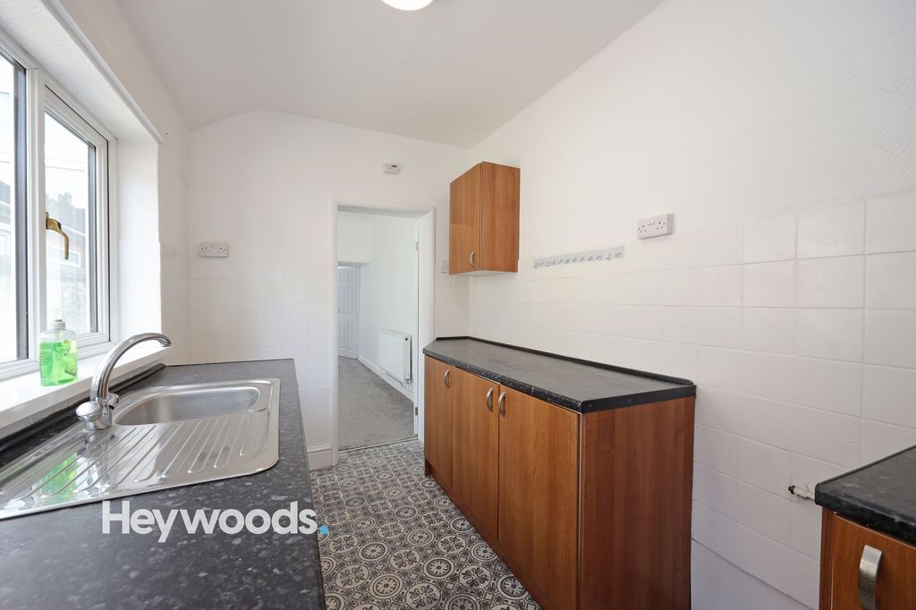Property photo 2 of 40