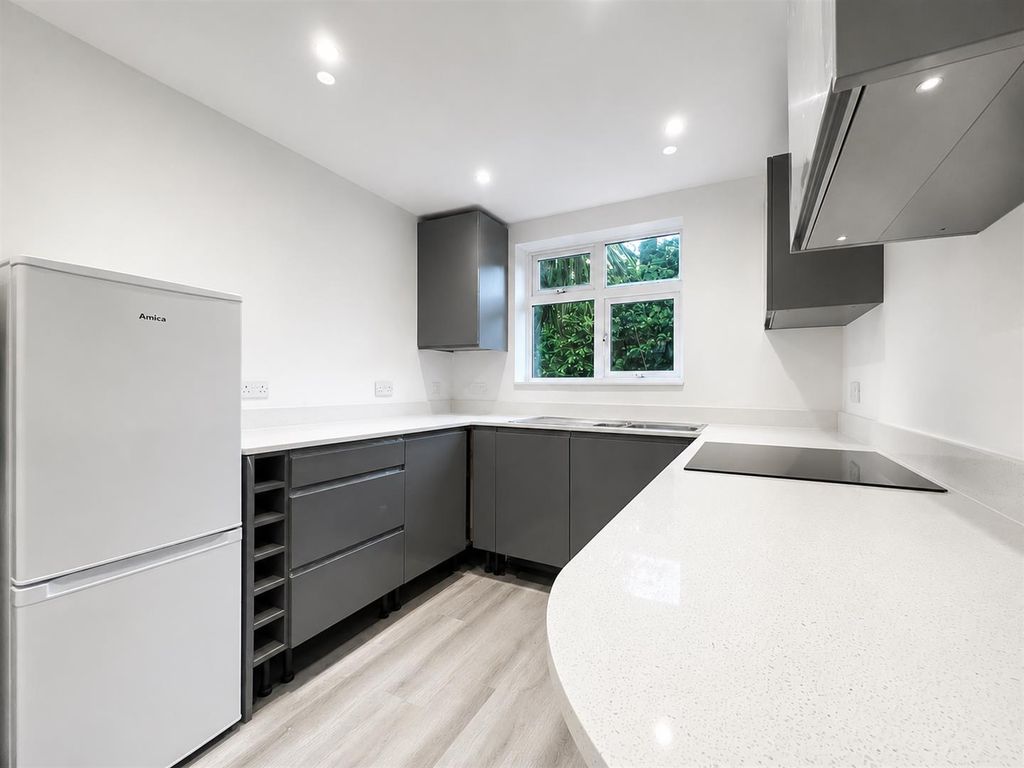 Property photo 3 of 8 7B89689c-9841-443B-8Ecb-409F97E67d0E.Png