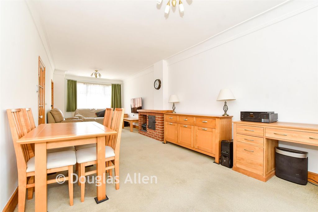 Property photo 1 of 20 Lounge/Diner