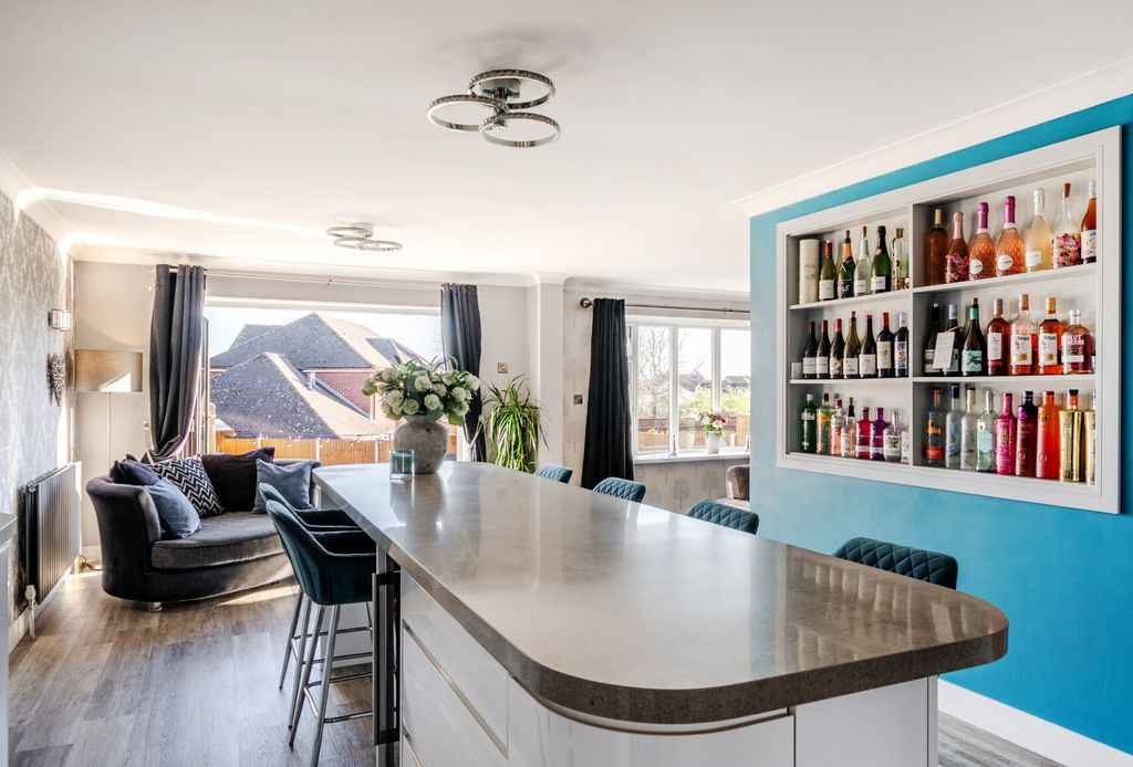 Property photo 2 of 19 Picture 2