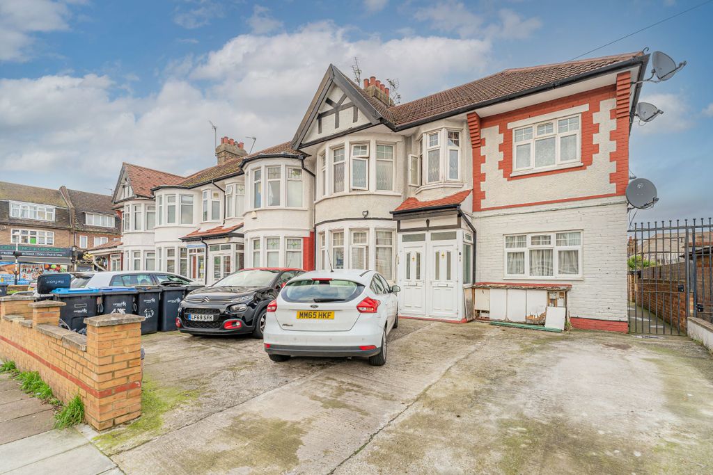 Property photo 2 of 19