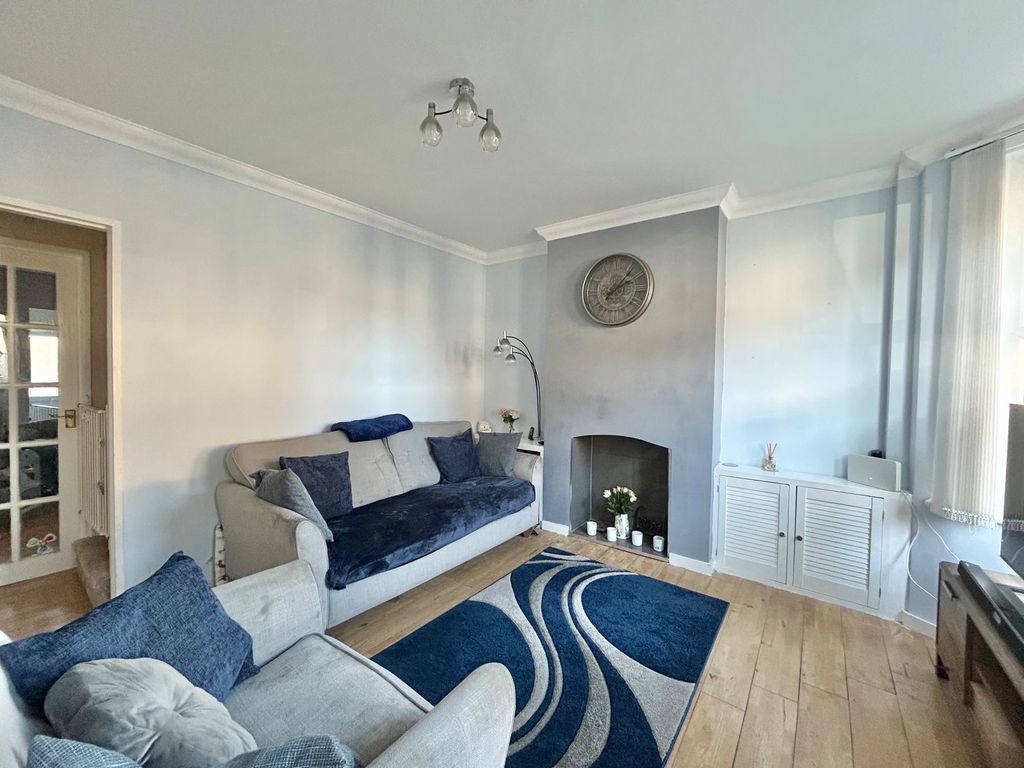 Property photo 2 of 11