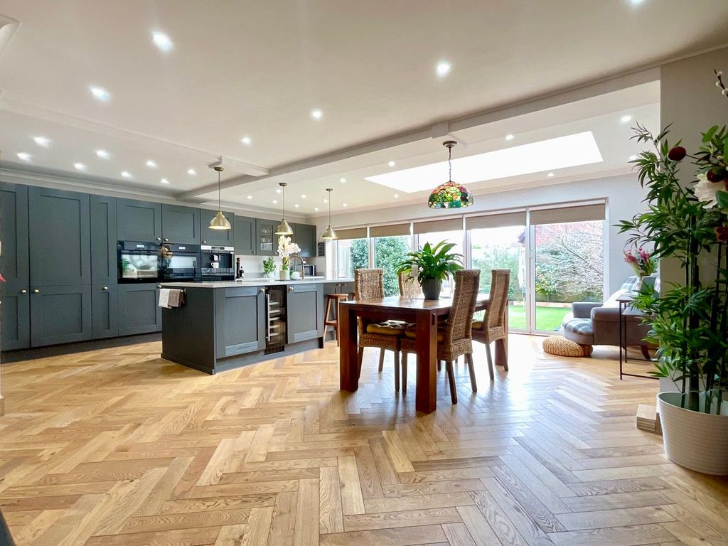 Property photo 3 of 21