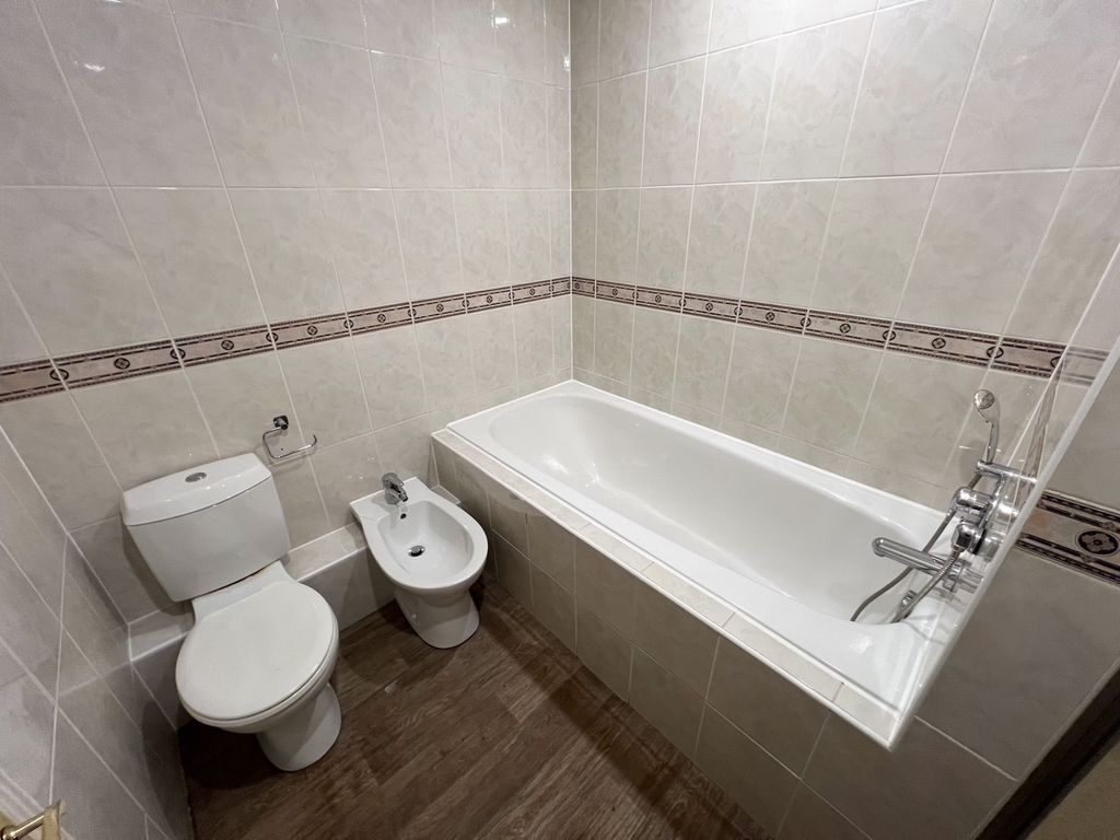 Additional image 25 of 2 bed flat for saleMolesey Park Road, East Molesey KT8