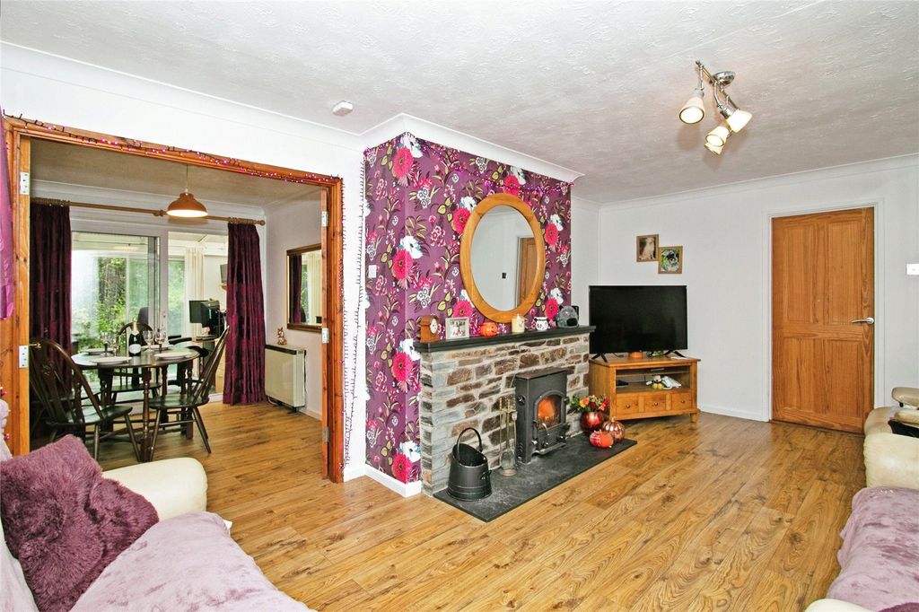Property photo 3 of 15 Living Room