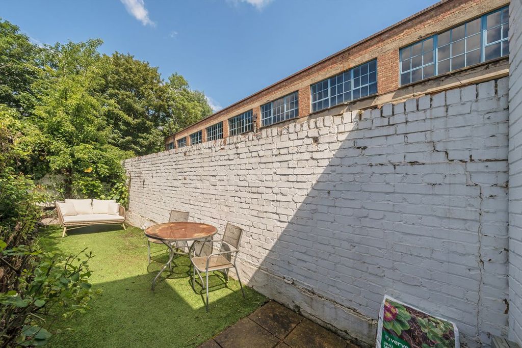 Property photo 2 of 8