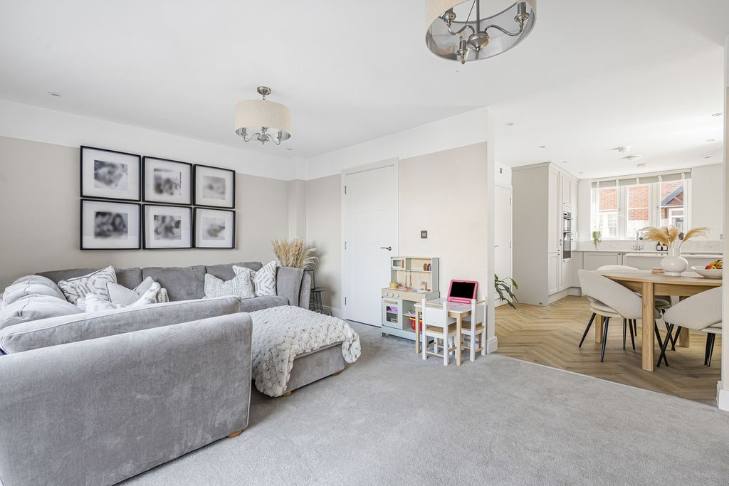 Property photo 3 of 28