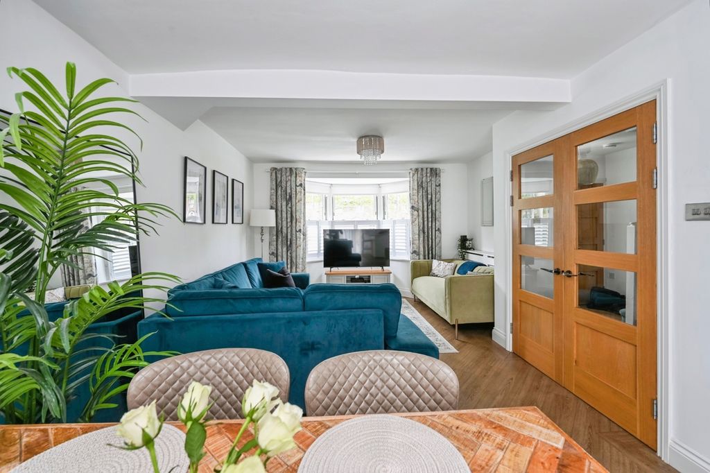 Property photo 2 of 31 Pbox-Img.Jpg