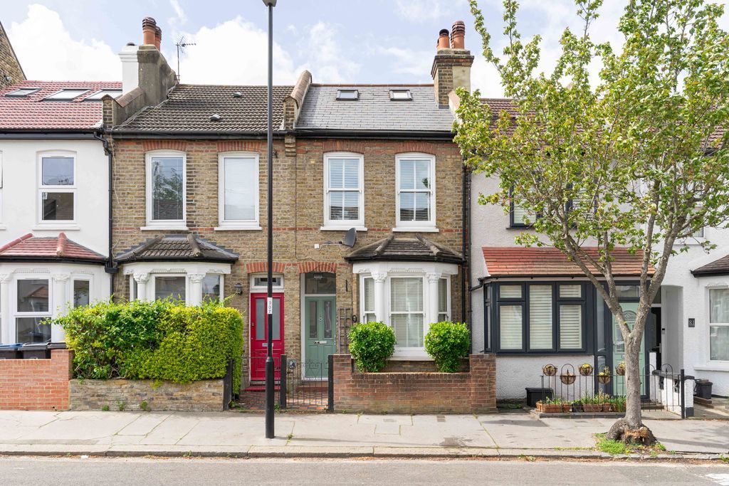 Property photo 1 of 19 External