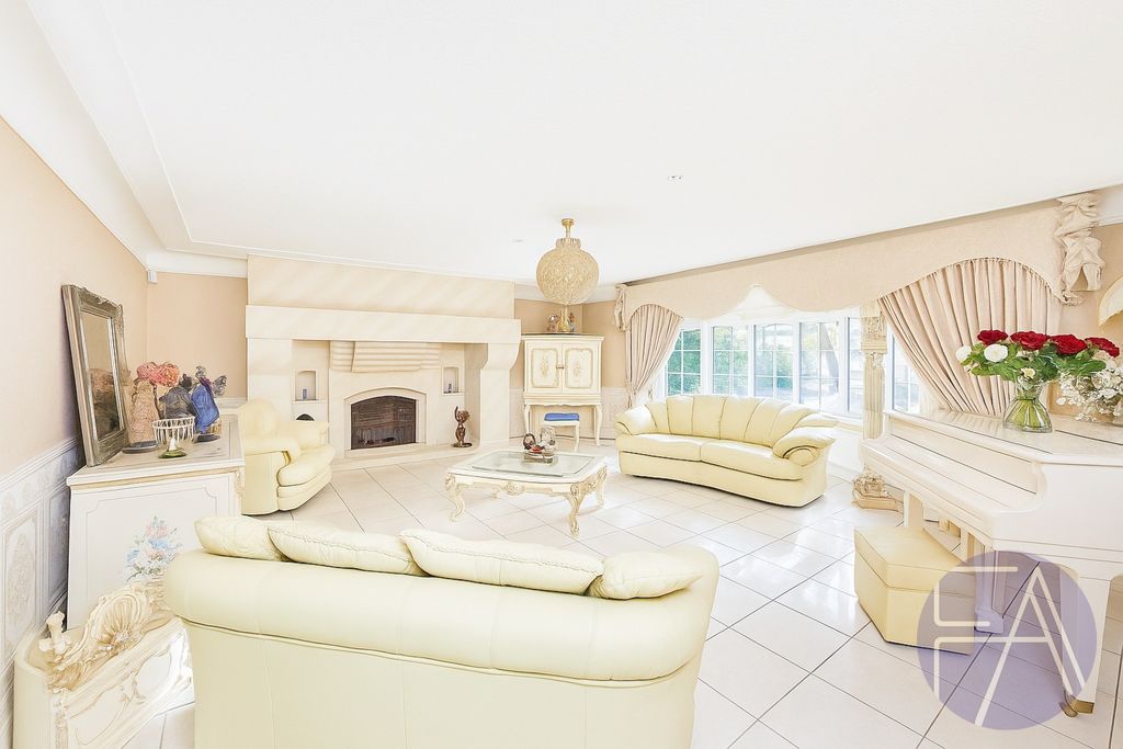 Property photo 2 of 33 4600773