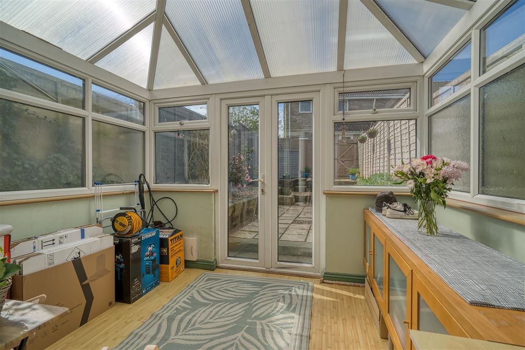 Property photo 3 of 10 Conservatory