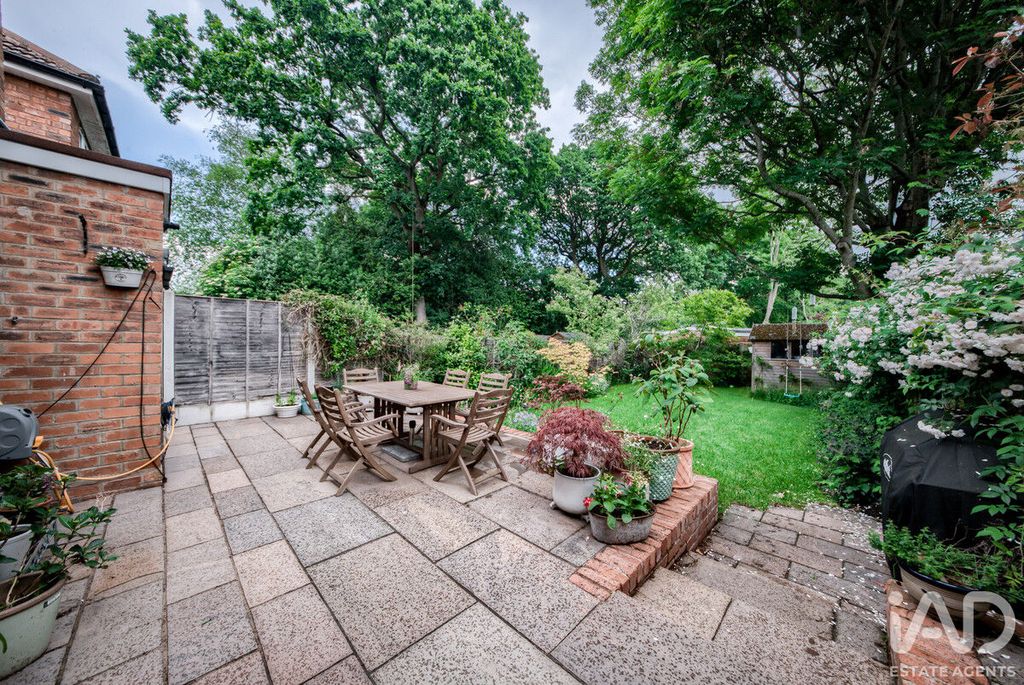 Property photo 3 of 25